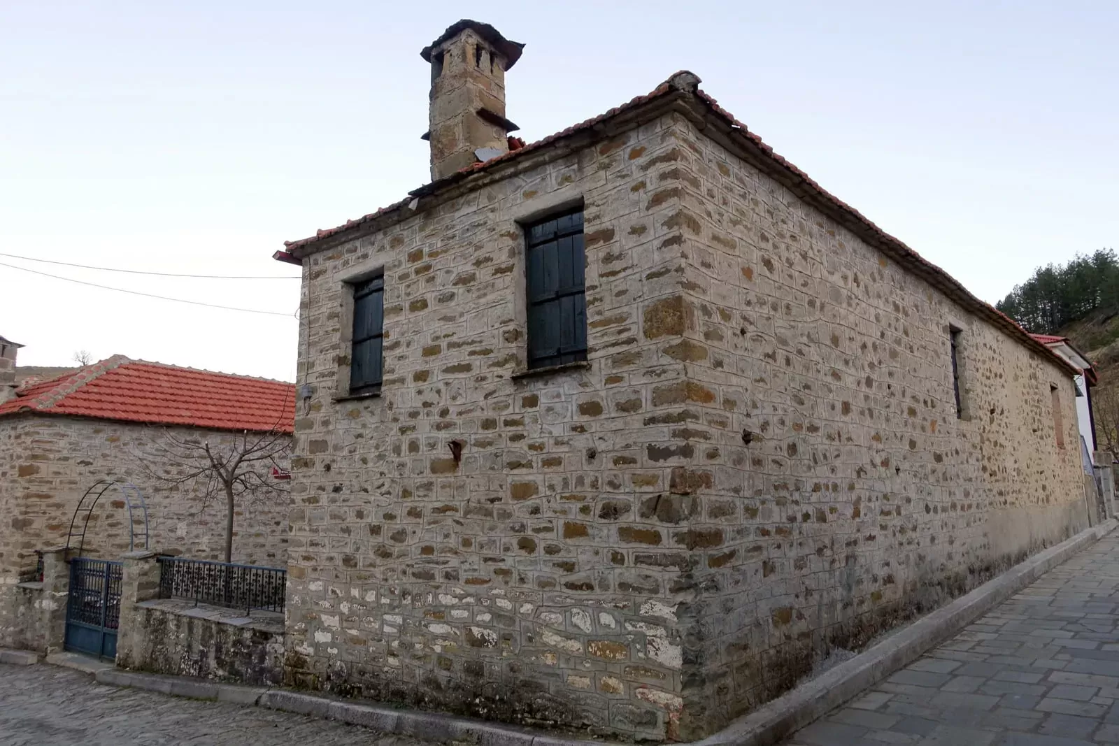 Πέτρινο κτίριο